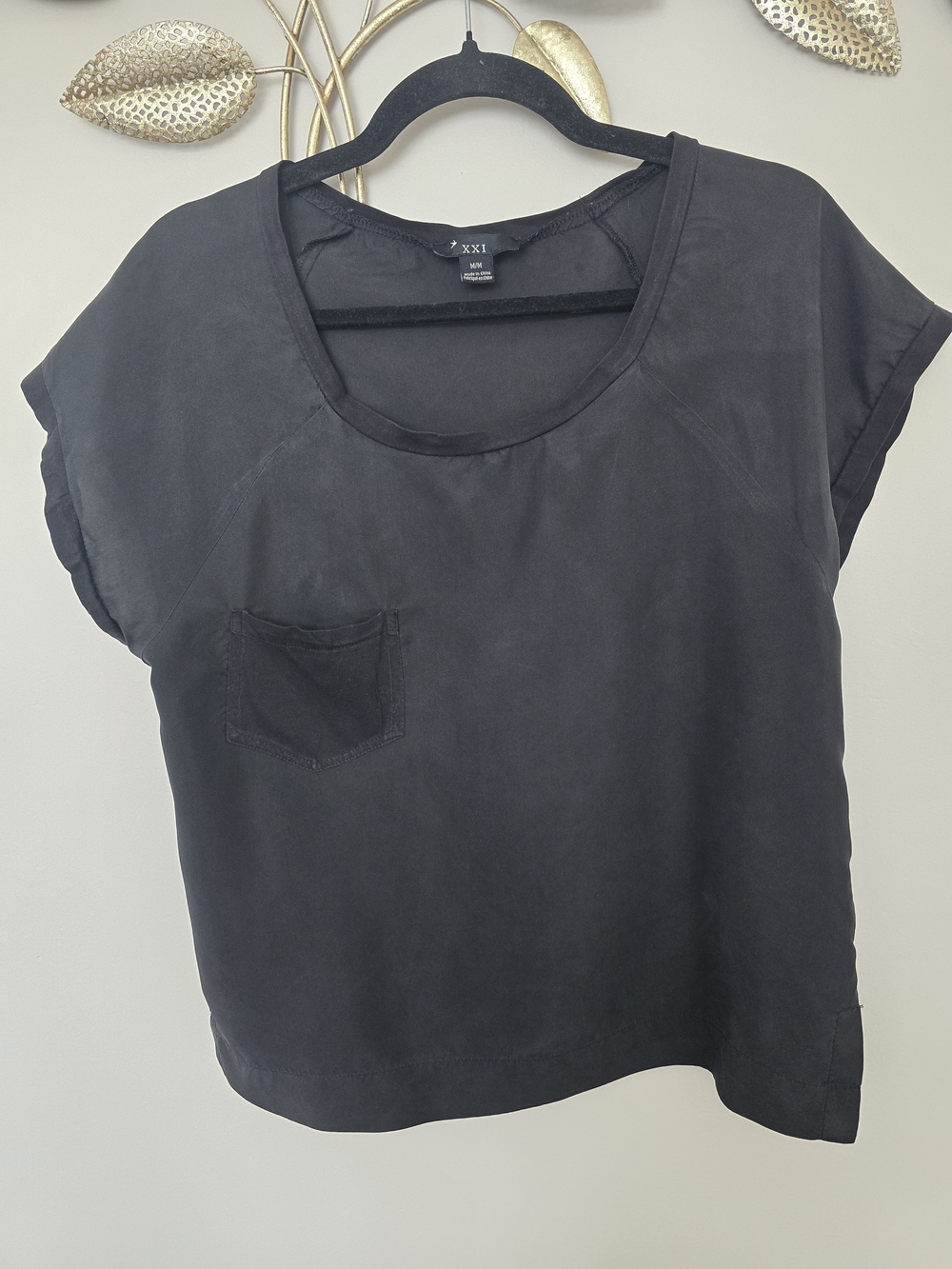 XXI Forever 21 Silk Black Short Sleeve Scoop Neck Pocket Tee Size M